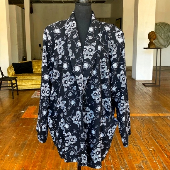 Vintage Jackets & Blazers - Black and white botanical/floral  oversize blazer